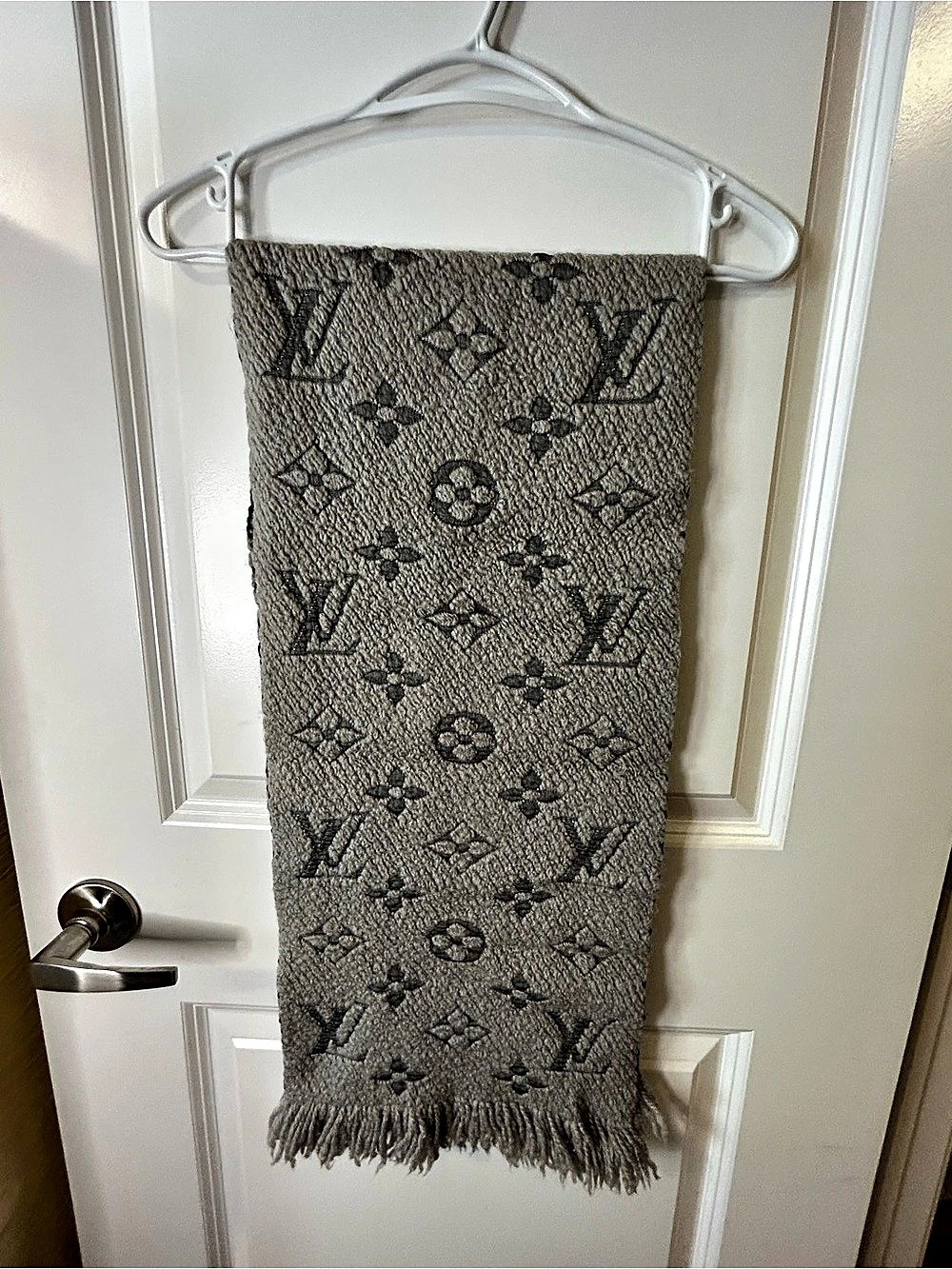 Louis Vuitton Monogram Essential Scarf Gray